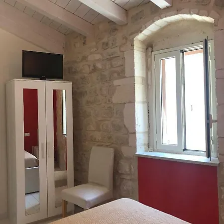 Via Longa Domus * Modica